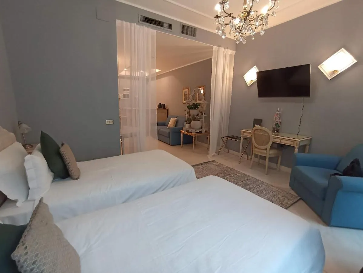 Mercanti Apts Via Passarella contacts